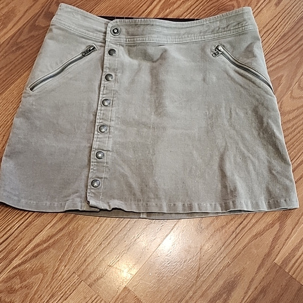 Kuhl streamline micro corduroy mini skirt size‎ 6 zipper pockets